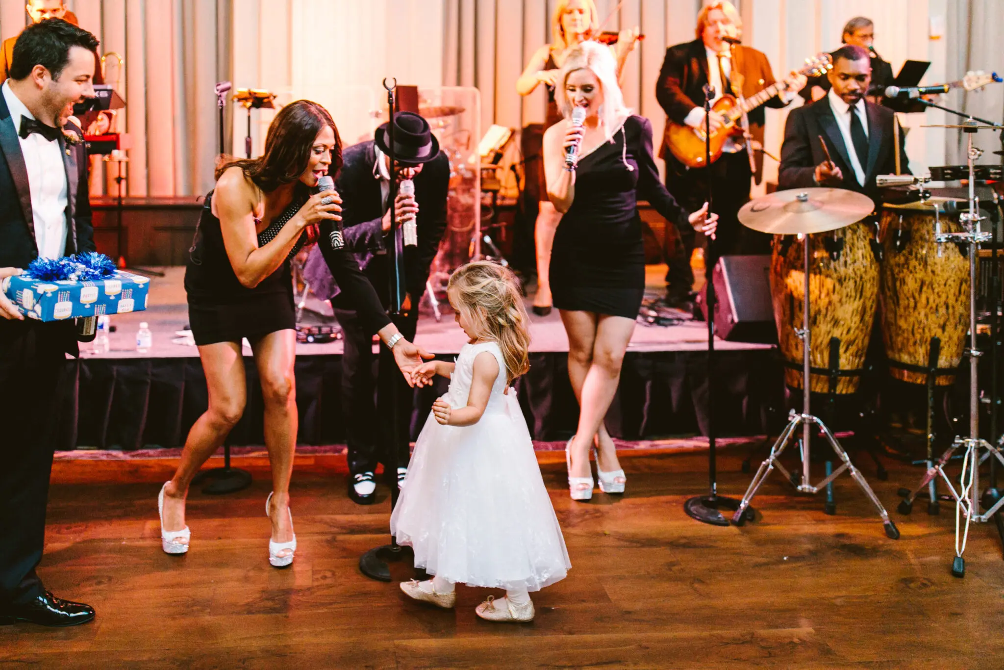 Jellyroll interacting with little girl on dance floor