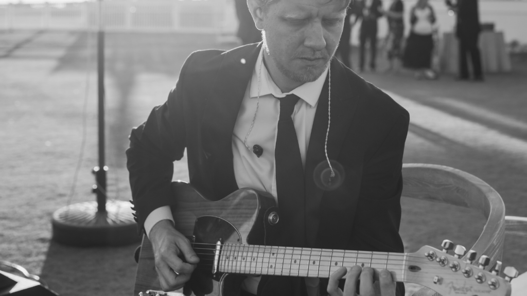 BVTLive! Outdoor Guitarist