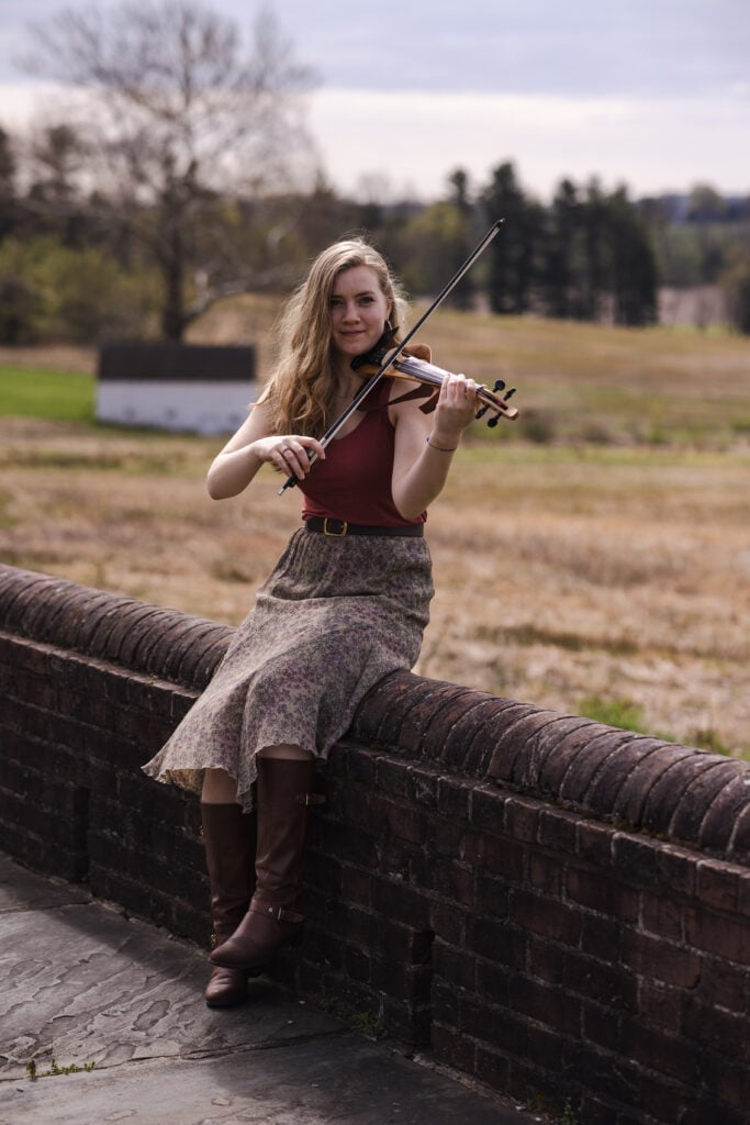 Bronwyn Beth is an expert violinist that can bring poise and excitement to just about any event. Her versatility allows her to work as a solo artist with tracks, together with a DJ, or even with a duo, trio, or quartet.