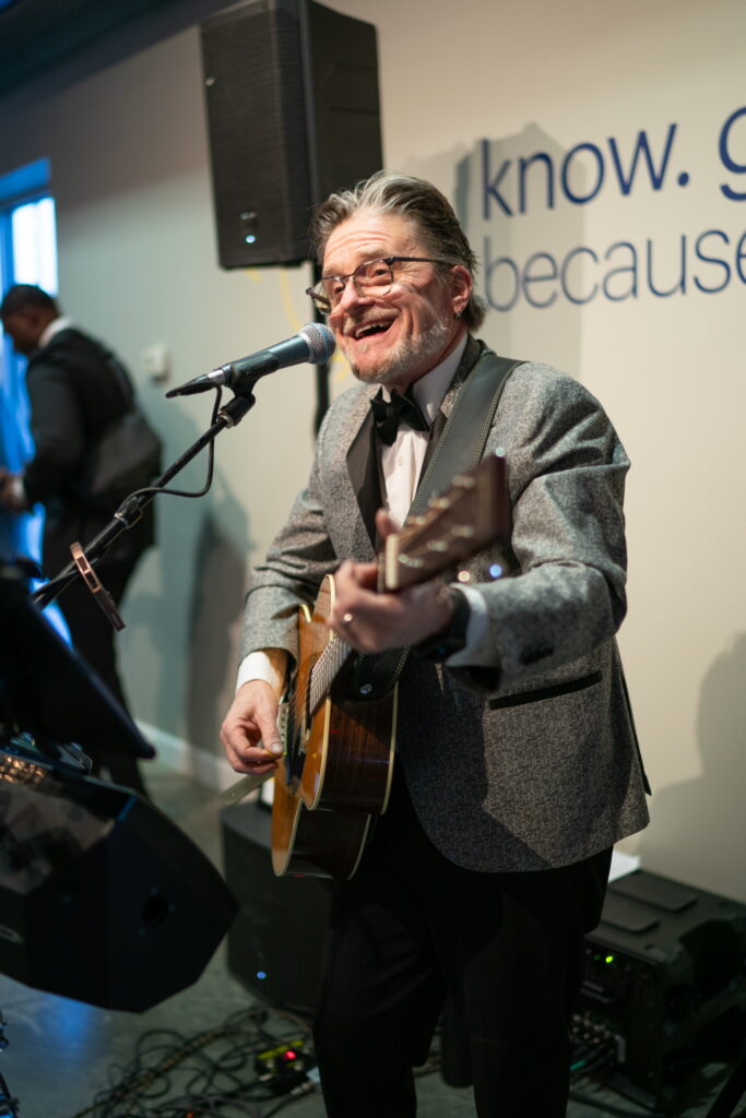 Kurt Manderbach performing